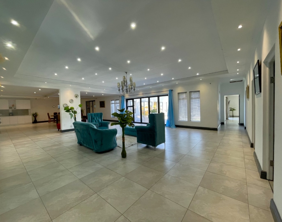 5 Bedroom Property for Sale in Pelican Heights Western Cape